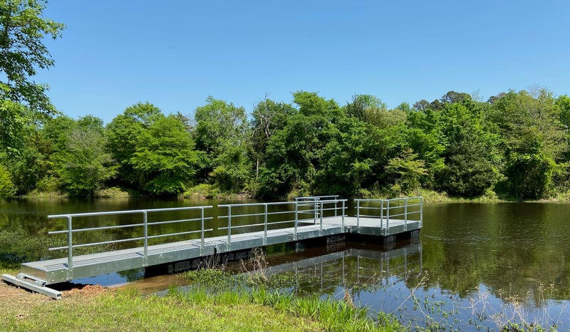 Steel-floating-dock-on-Texas-Pond