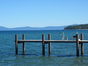 stationary-dock-on-lake